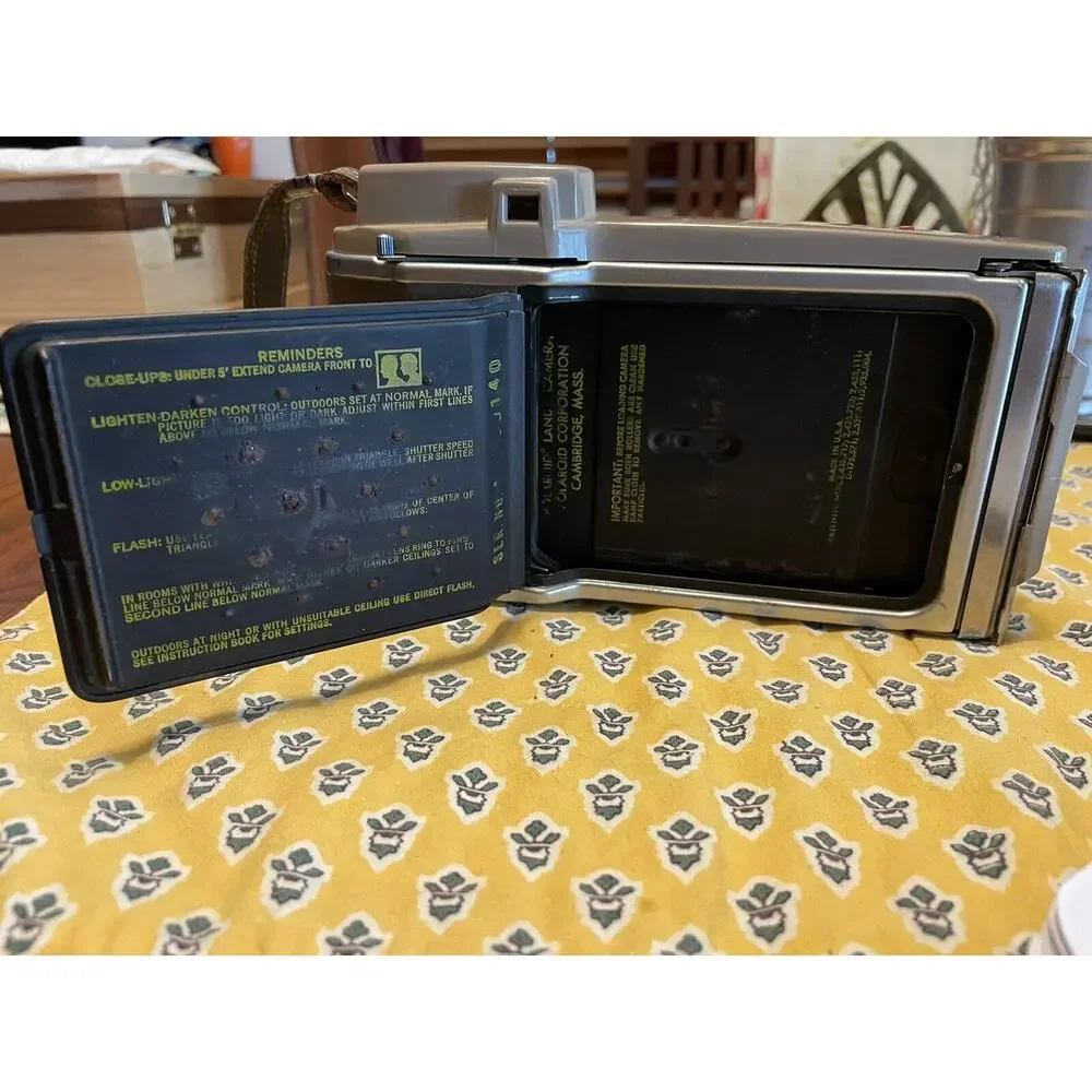 Polaroid J33 land camera w/ Leather Case